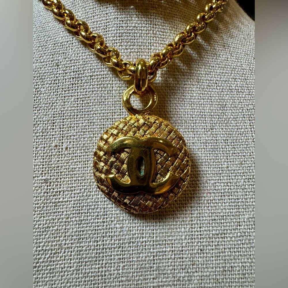CHANEL Vintage 24k gold plated necklace - Picture 4 of 5
